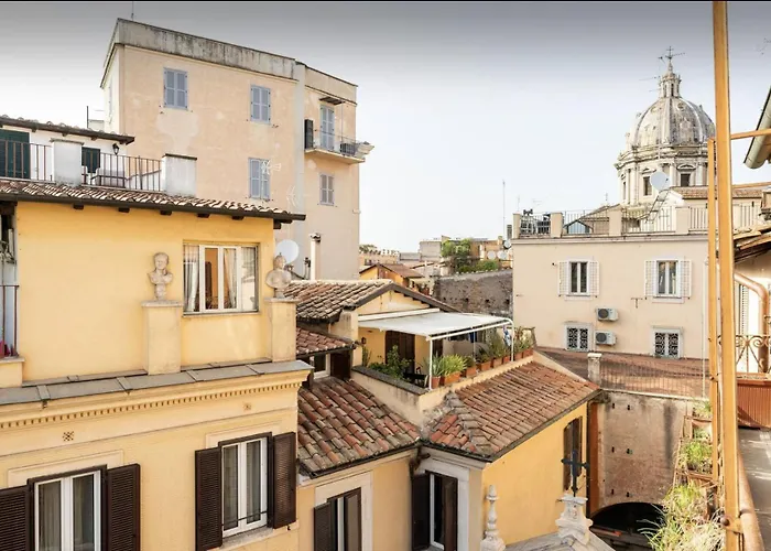 Piazza Navona Center House